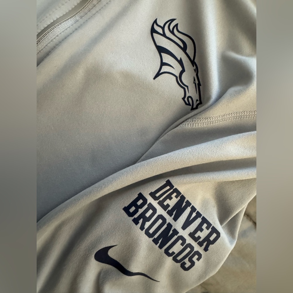 Women’s Nike Dri-Fit NFL Quarter Zip Performance Top Denver Broncos M Gray NEW - Picture 3 of 6